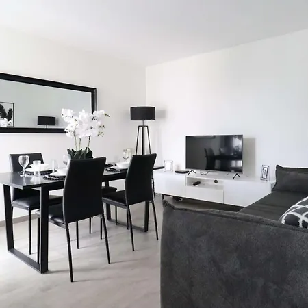 Frenchy By Plaza Serris